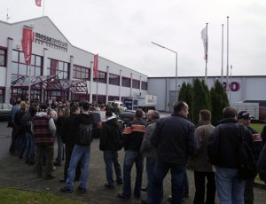 custombike2007 02 Besucherschlange