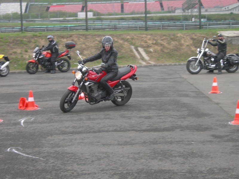 ingyenes vezetestechnikai trening motorosoknak 2012 aprilis 60