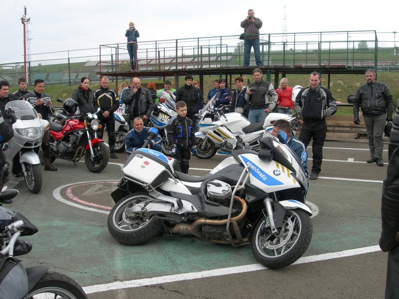 ingyenes vezetestechnikai trening motorosoknak 2012 aprilis 91