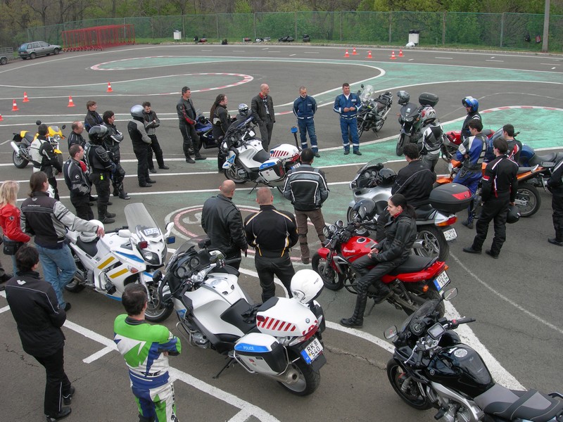 ingyenes vezetestechnikai trening motorosoknak 2012 aprilis 93