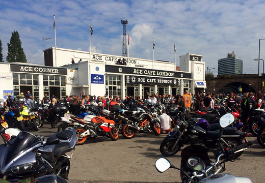 találkozó női motoros keresés a férfi a ouigo facebook