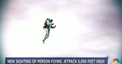 Ismeretlen repülő ember jetpack-kel