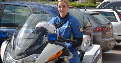 Anita a Pulai motoros rendőrnő