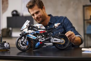 LEGO TECHNIC BMW M 1000 RR