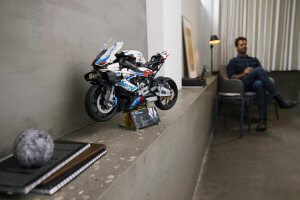 LEGO TECHNIC BMW M 1000 RR