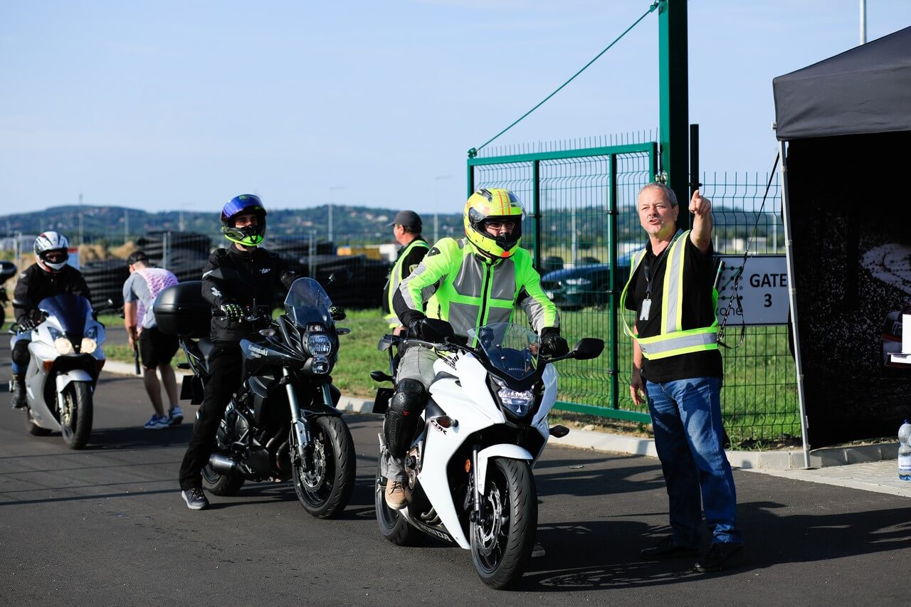 HUMDA Moto Safety 2022 Ingyenes vezetéstechnikai tréning motorosoknak