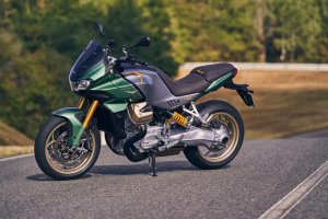 Moto Guzzi V100 mandello 2022