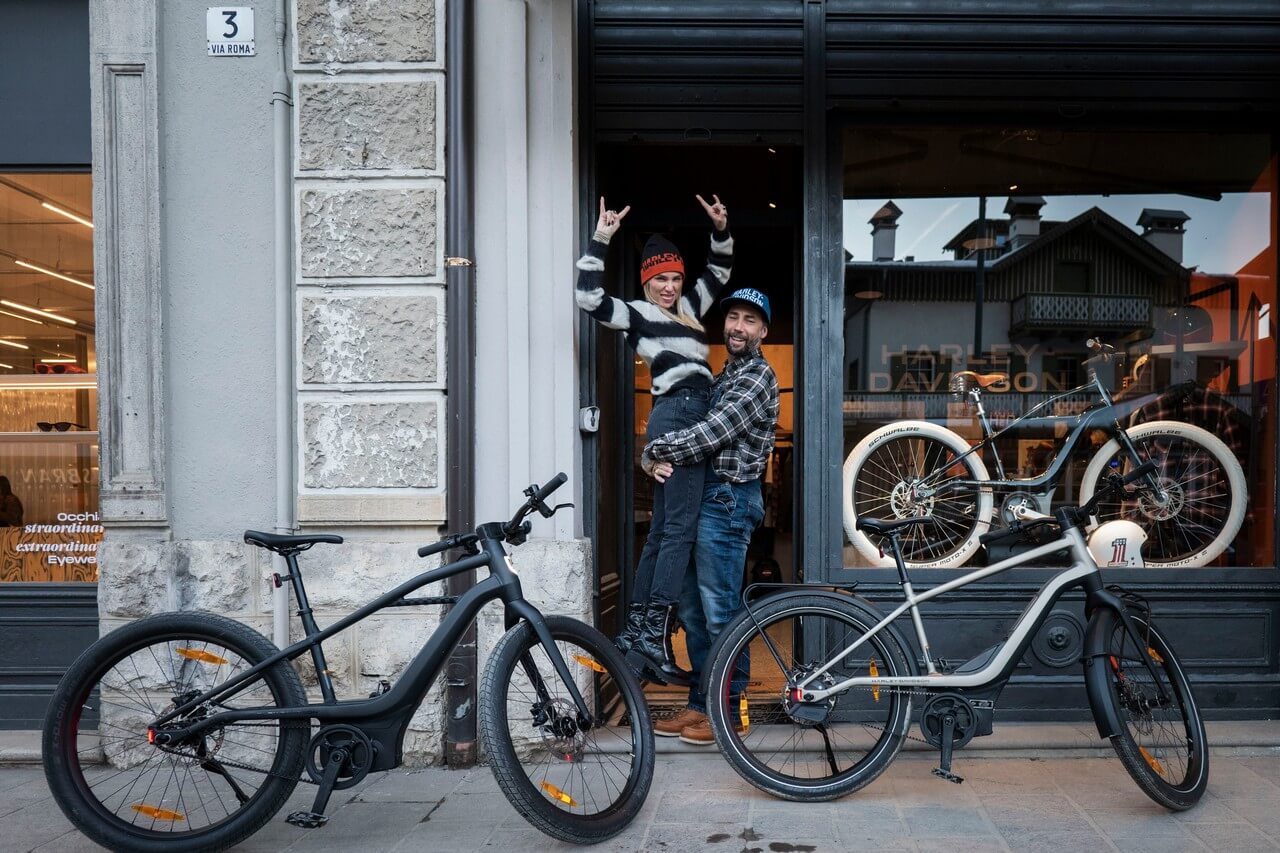 Vittorio Brumotti a Serial 1 elektromos kerékpár márkanagykövete