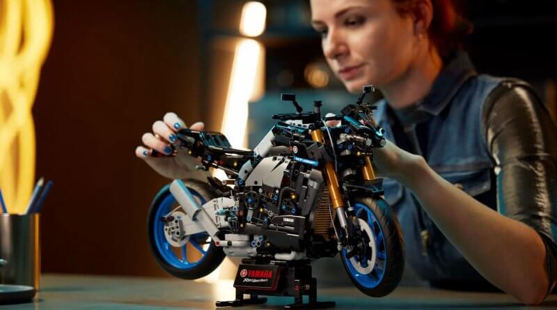 LEGO® Technic™ Yamaha MT-10 SP