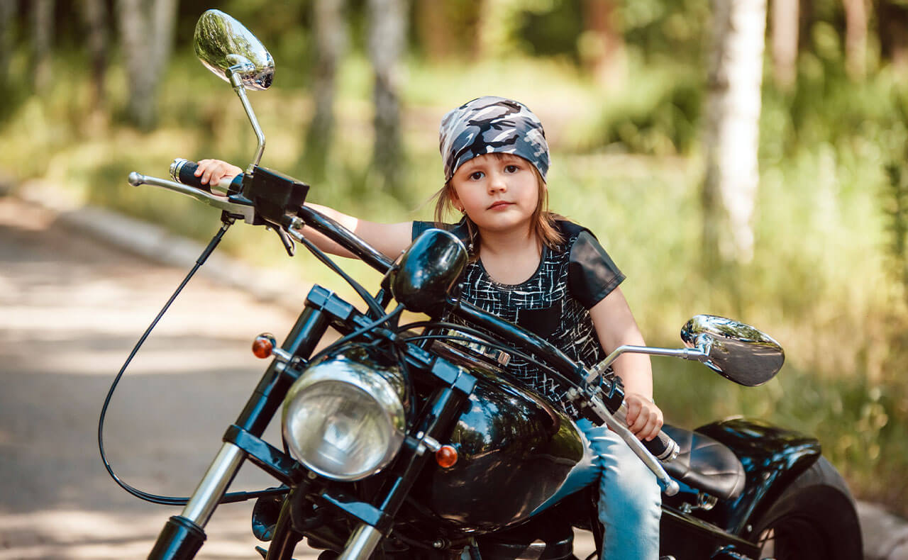 Hogyan szoktassunk hozzá egy hétévest a motorozáshoz
