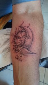 A Hold tetoválás jelentése