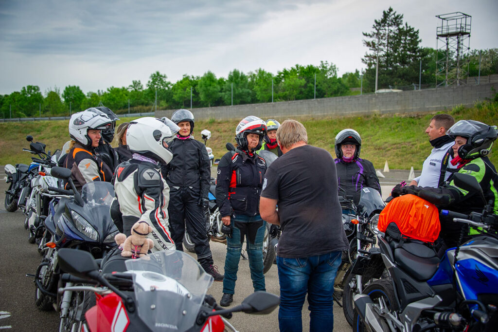 18. Nemzetközi Női Motoros Nap vezetéstechnikai tréning