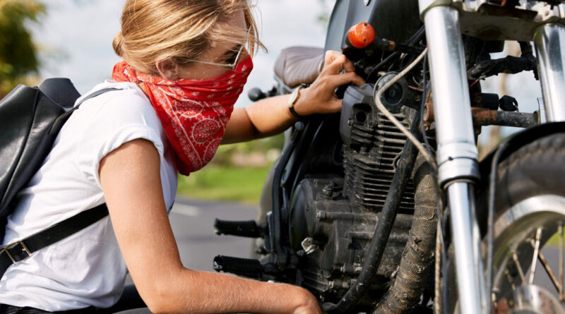 Hölgyek motoron egy vagány szakma nyomában, motorszerelő