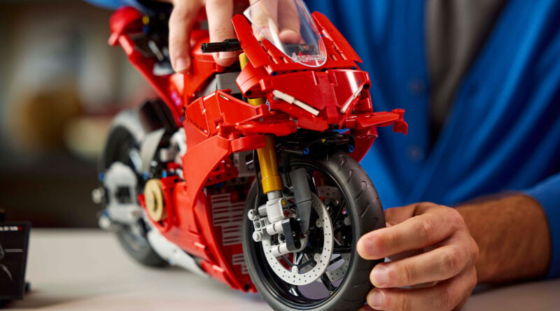 LEGO® Technic™ Ducati Panigale V4 S