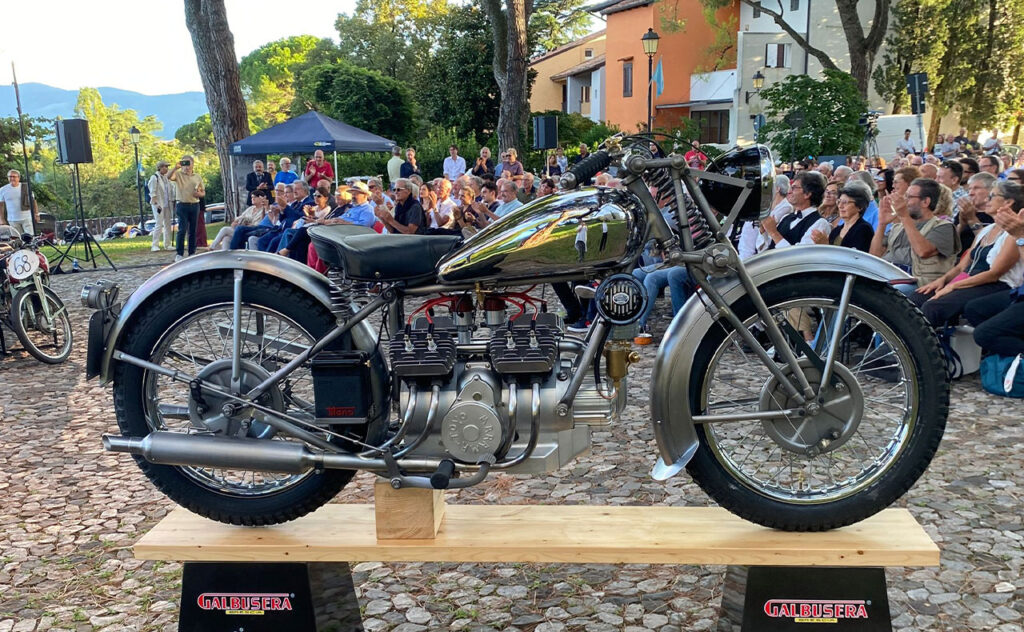 Olasz Motorkerékpár Hét 2025: A sztárok között, az elfeledett 1938-as Galbusera 500 V8