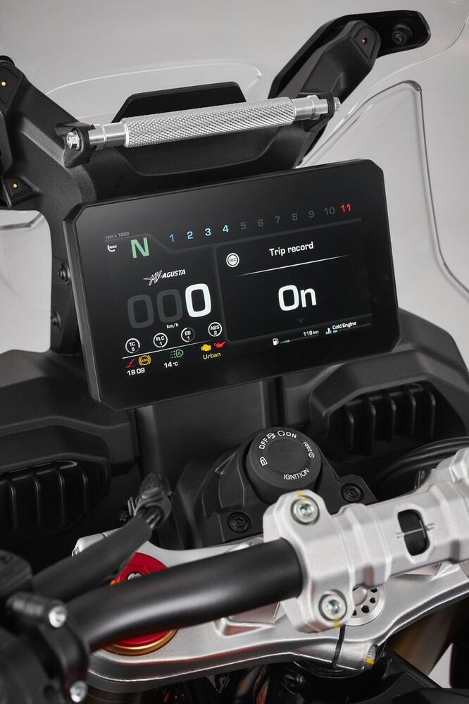 Az MV Agusta megerősítette, hogy az egész modellpalettán alapfelszereltség lesz a teljes elektronikai csomag