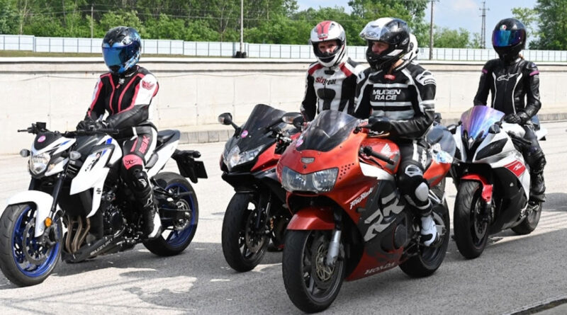 Motoros jogosítvány nőknek – amikor az oktató az első akadály