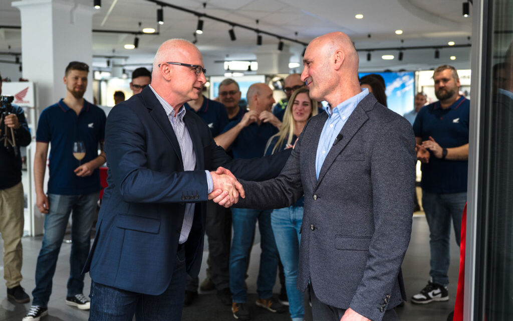 Ahol a szenvedély prémium élménnyel találkozik: Megnyitott az első hazai „Honda Dream Dealer” márkakereskedés