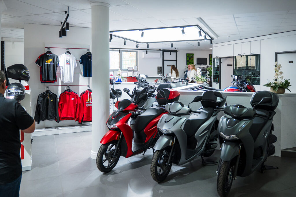 Ahol a szenvedély prémium élménnyel találkozik: Megnyitott az első hazai „Honda Dream Dealer” márkakereskedés