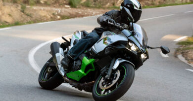 Kawasaki szintet lépett: még használhatóbb lett a hibrid motorozás