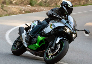 Kawasaki szintet lépett: még használhatóbb lett a hibrid motorozás