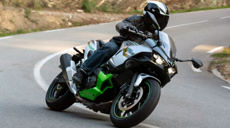 Kawasaki szintet lépett: még használhatóbb lett a hibrid motorozás