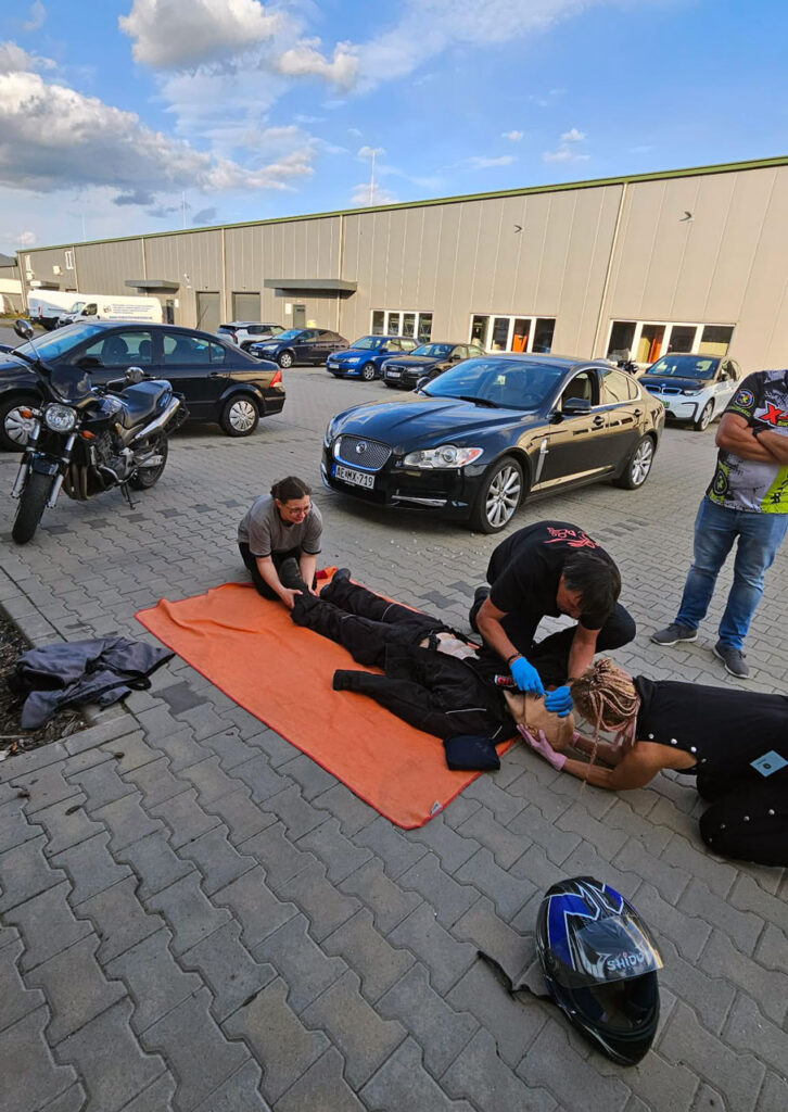 Mit tegyél, ha motoros balesetet látsz? – interjú az X-AID Bikers csapatával