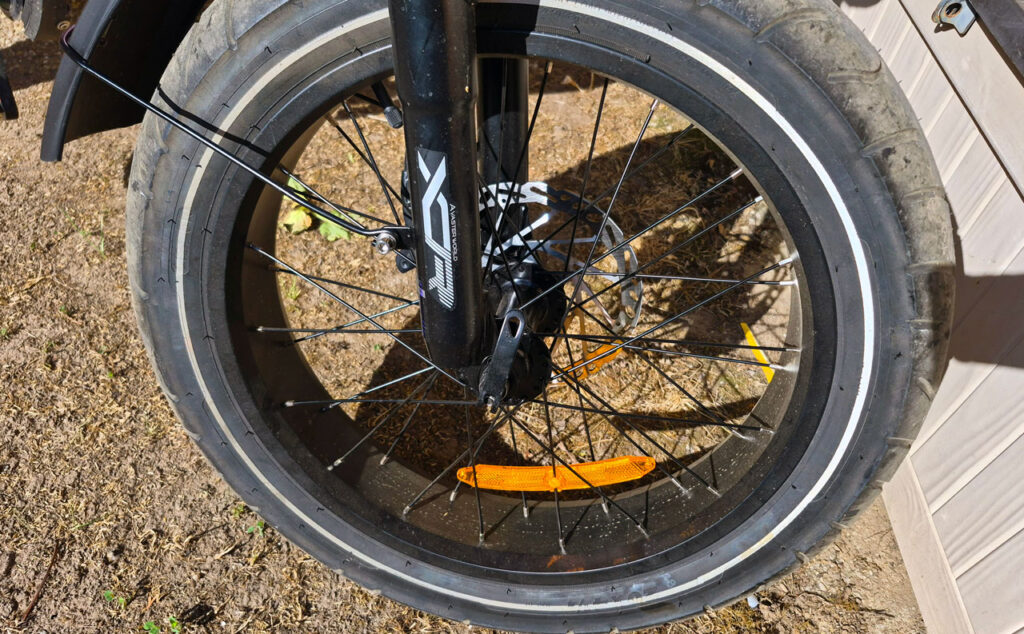 AVDLBIKE T7 elektromos bicikli első benyomások – amikor a városi bringa és a tank szerelemgyereke megszületik