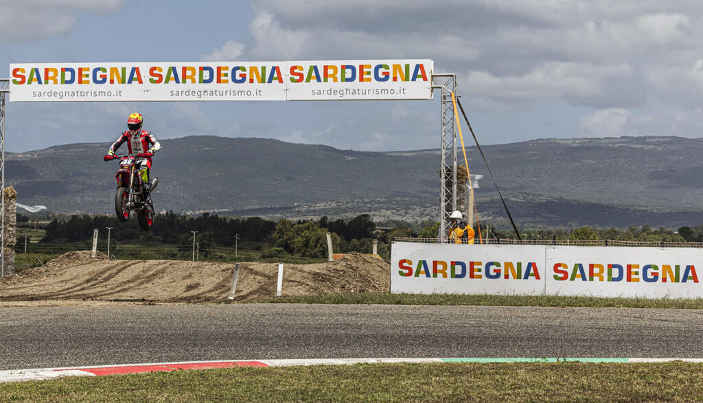 Bereczki Dávidnak szólt a Himnusz a Supermoto Junior Európa-bajnokságon 2 Bereczki Dávidnak szólt a Himnusz a Supermoto Junior Európa-bajnokságon